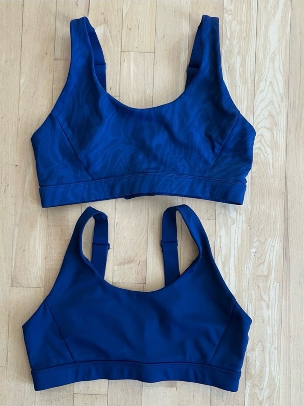 2/$20 Lole lot of 2 sports bras navy blue convertible straps Medium
